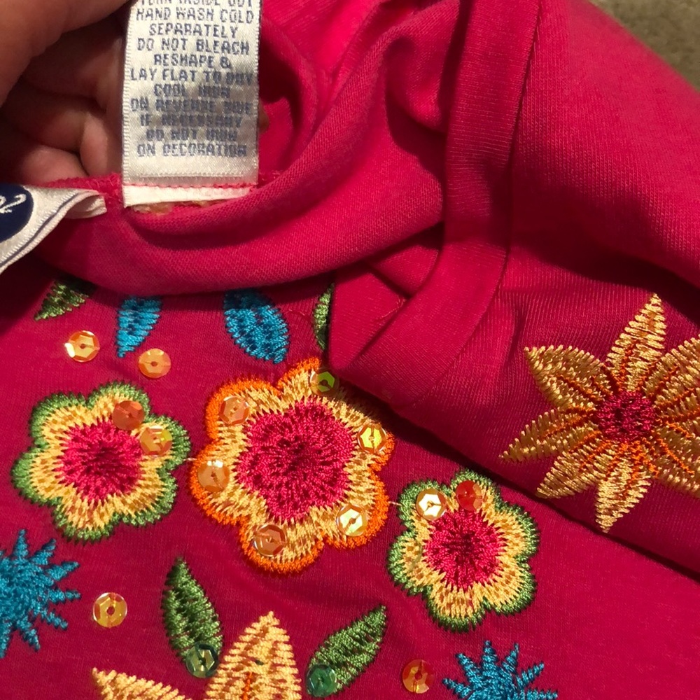 Beautiful embroidered V-neck top 1X hand washable - Picture 8 of 12